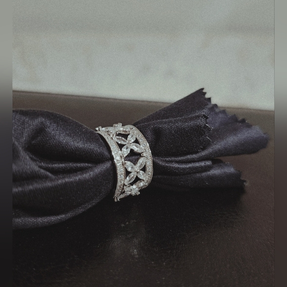 Silver ring 💍 - Picture 2 of 6